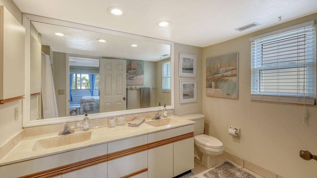126 AVENIDA VENECCIA, Sarasota, FL 34242 126 AVENIDA VENECCIA, Sarasota, FL 34242