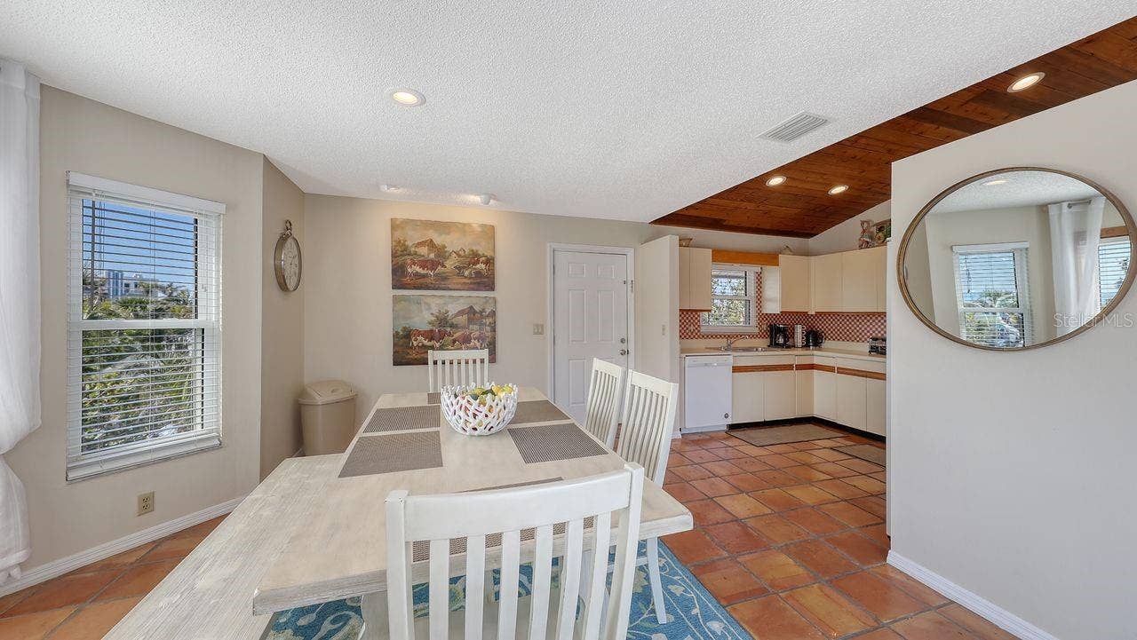 126 AVENIDA VENECCIA, Sarasota, FL 34242 126 AVENIDA VENECCIA, Sarasota, FL 34242