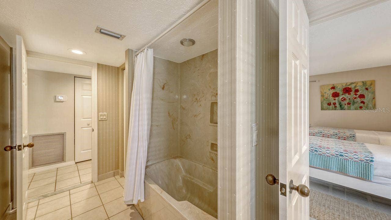 126 AVENIDA VENECCIA, Sarasota, FL 34242 126 AVENIDA VENECCIA, Sarasota, FL 34242