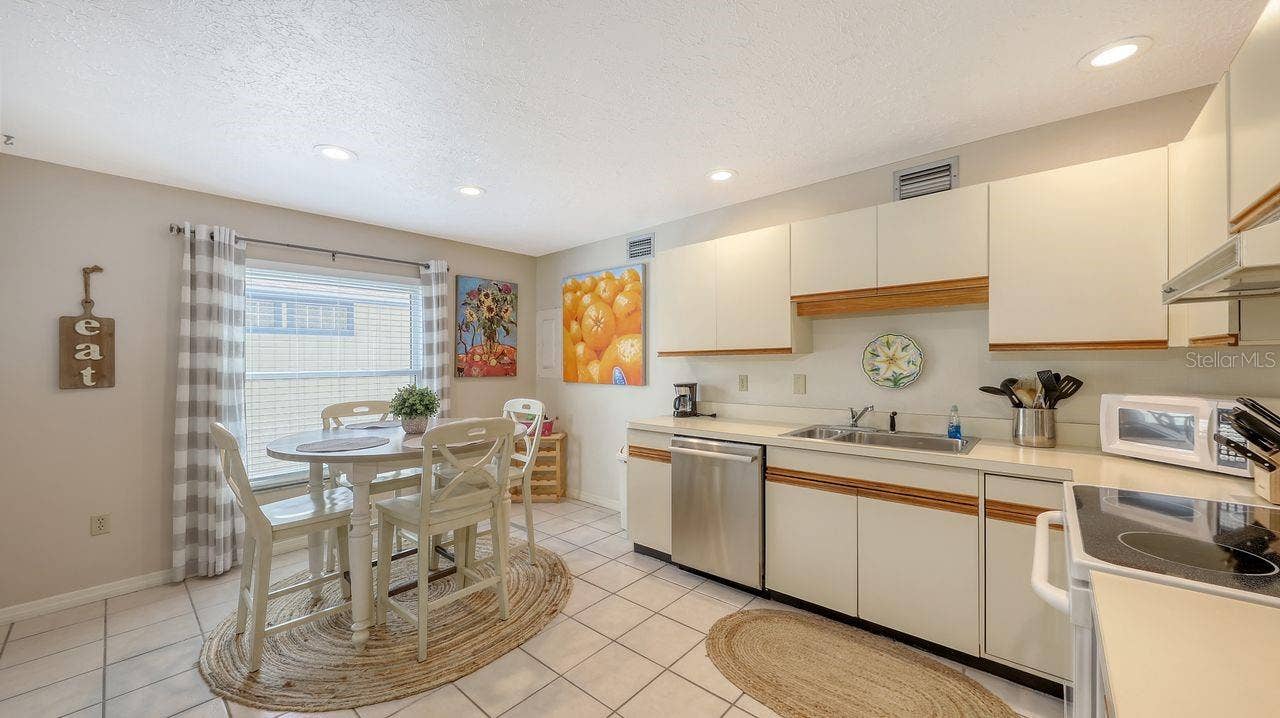 126 AVENIDA VENECCIA, Sarasota, FL 34242 126 AVENIDA VENECCIA, Sarasota, FL 34242