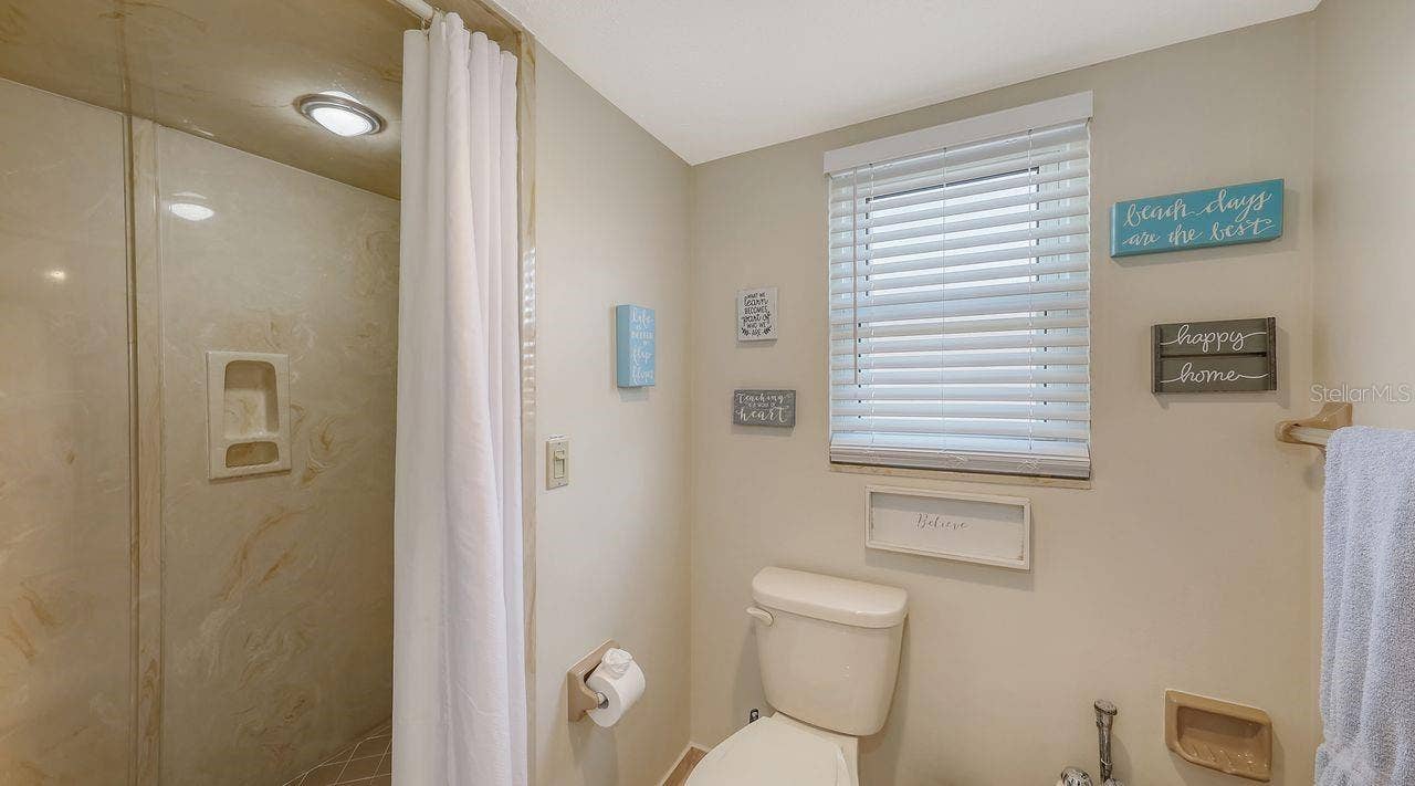 126 AVENIDA VENECCIA, Sarasota, FL 34242 126 AVENIDA VENECCIA, Sarasota, FL 34242