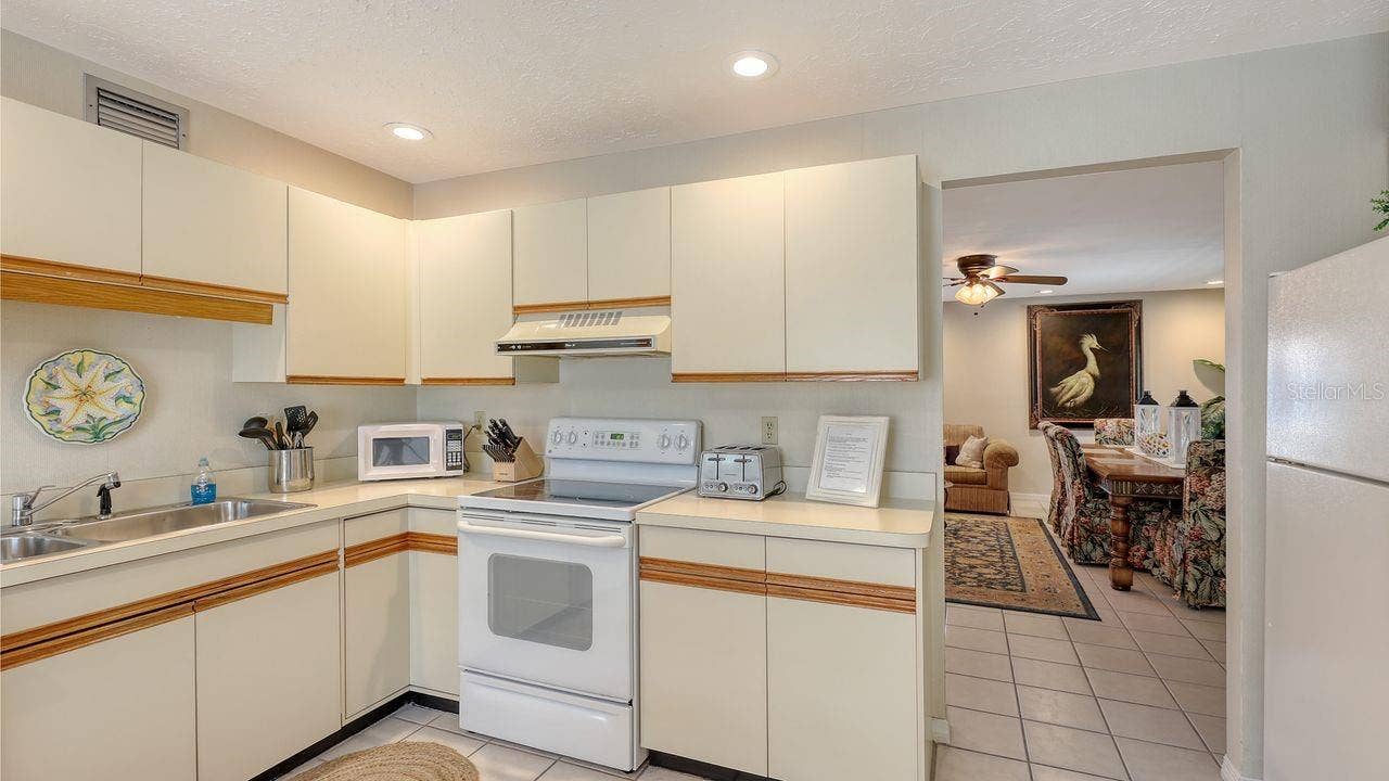 126 AVENIDA VENECCIA, Sarasota, FL 34242 126 AVENIDA VENECCIA, Sarasota, FL 34242