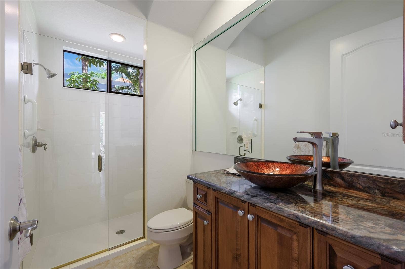 7107 KESWICK LANE, Lakewood Ranch, FL 34202 Pool/guest bath