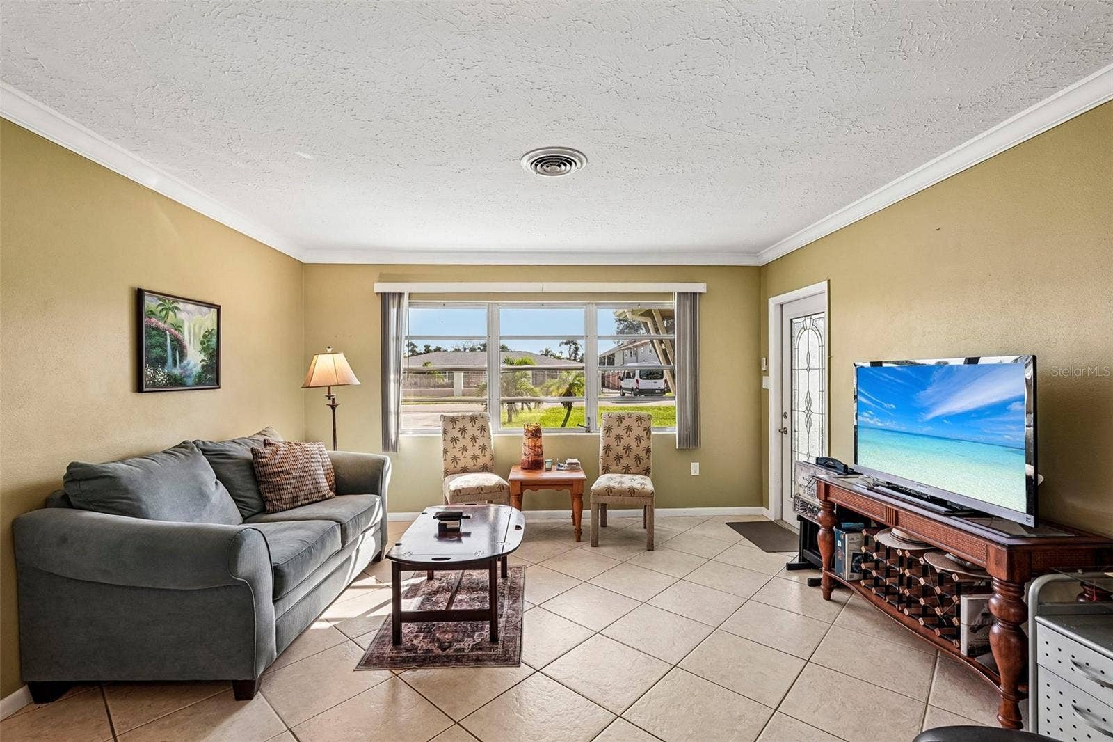 309 - open plan living room looking from kitchen, towards door to screened lanai.