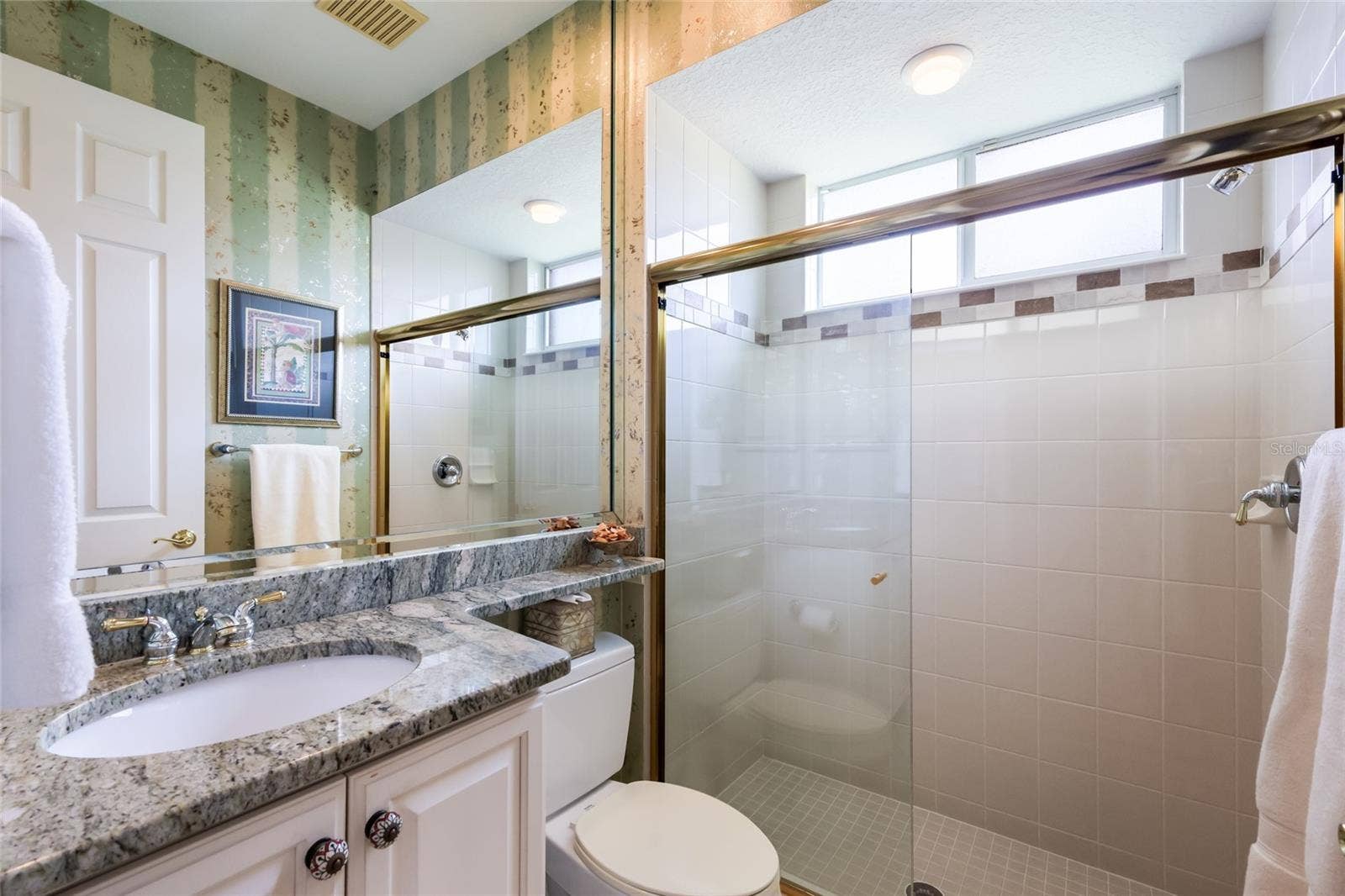 13409 KILDARE PLACE, Lakewood Ranch, FL 34202 Guest bath adjacent to bedroom 2