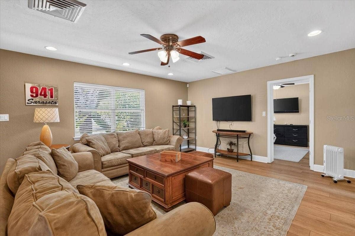 2755 S EAST AVENUE, Sarasota, FL 34239 2755 S EAST AVENUE, Sarasota, FL 34239