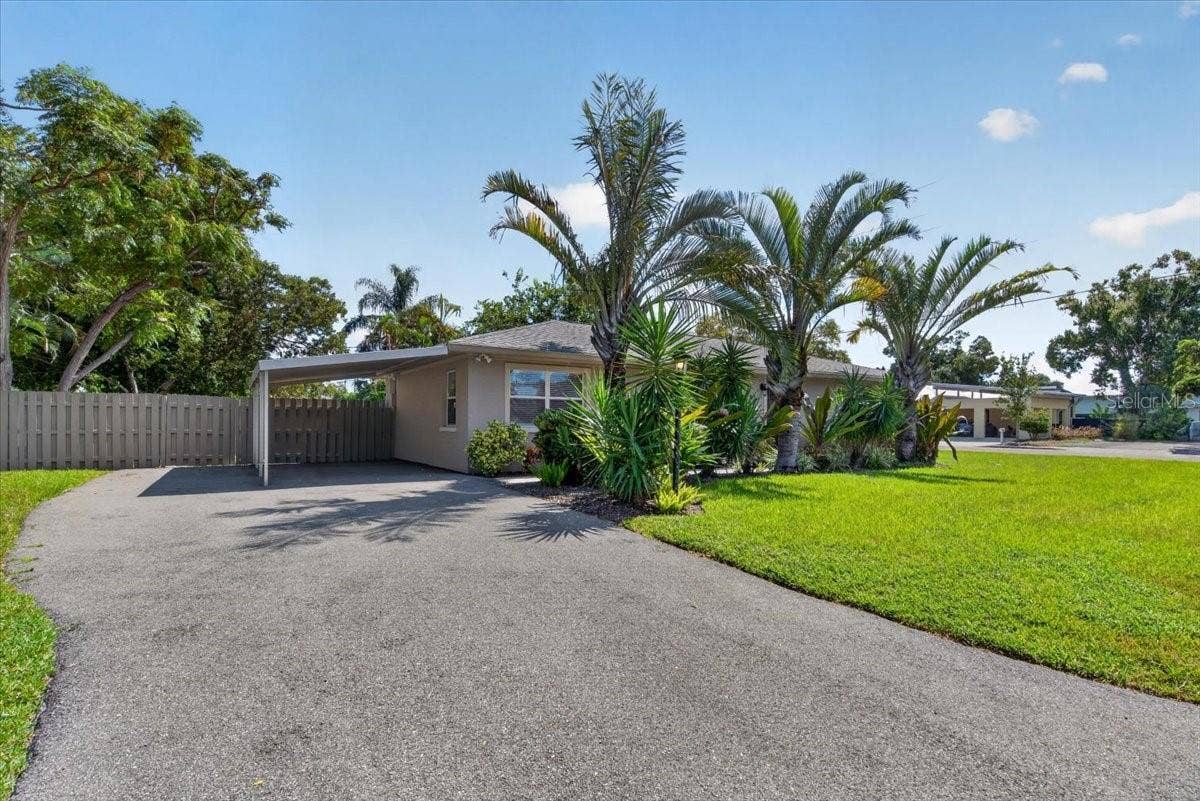 2755 S EAST AVENUE, Sarasota, FL 34239 2755 S EAST AVENUE, Sarasota, FL 34239