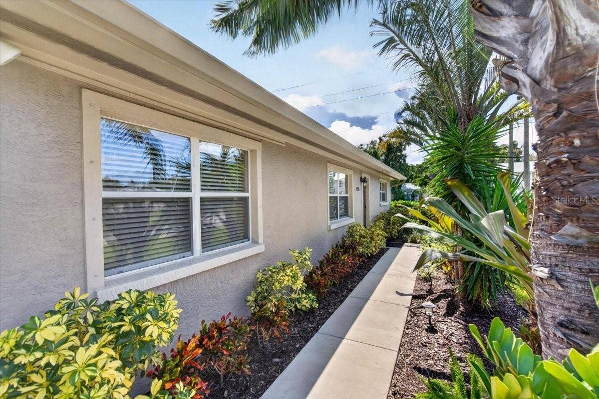 2755 S EAST AVENUE, Sarasota, FL 34239 2755 S EAST AVENUE, Sarasota, FL 34239