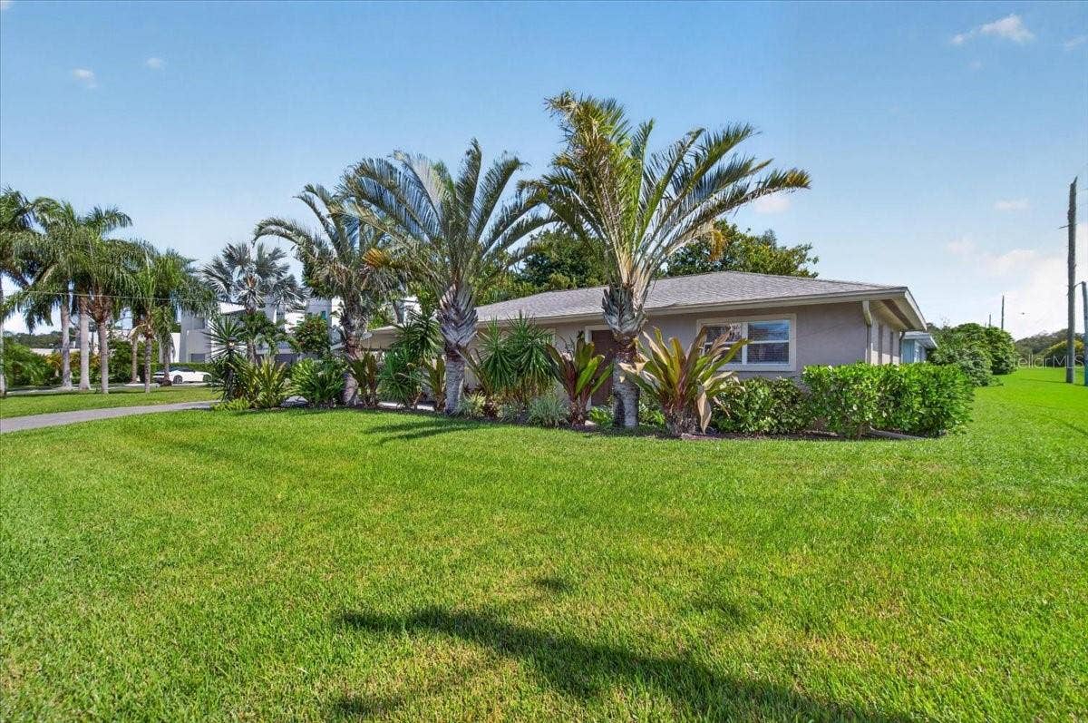 2755 S EAST AVENUE, Sarasota, FL 34239 2755 S EAST AVENUE, Sarasota, FL 34239
