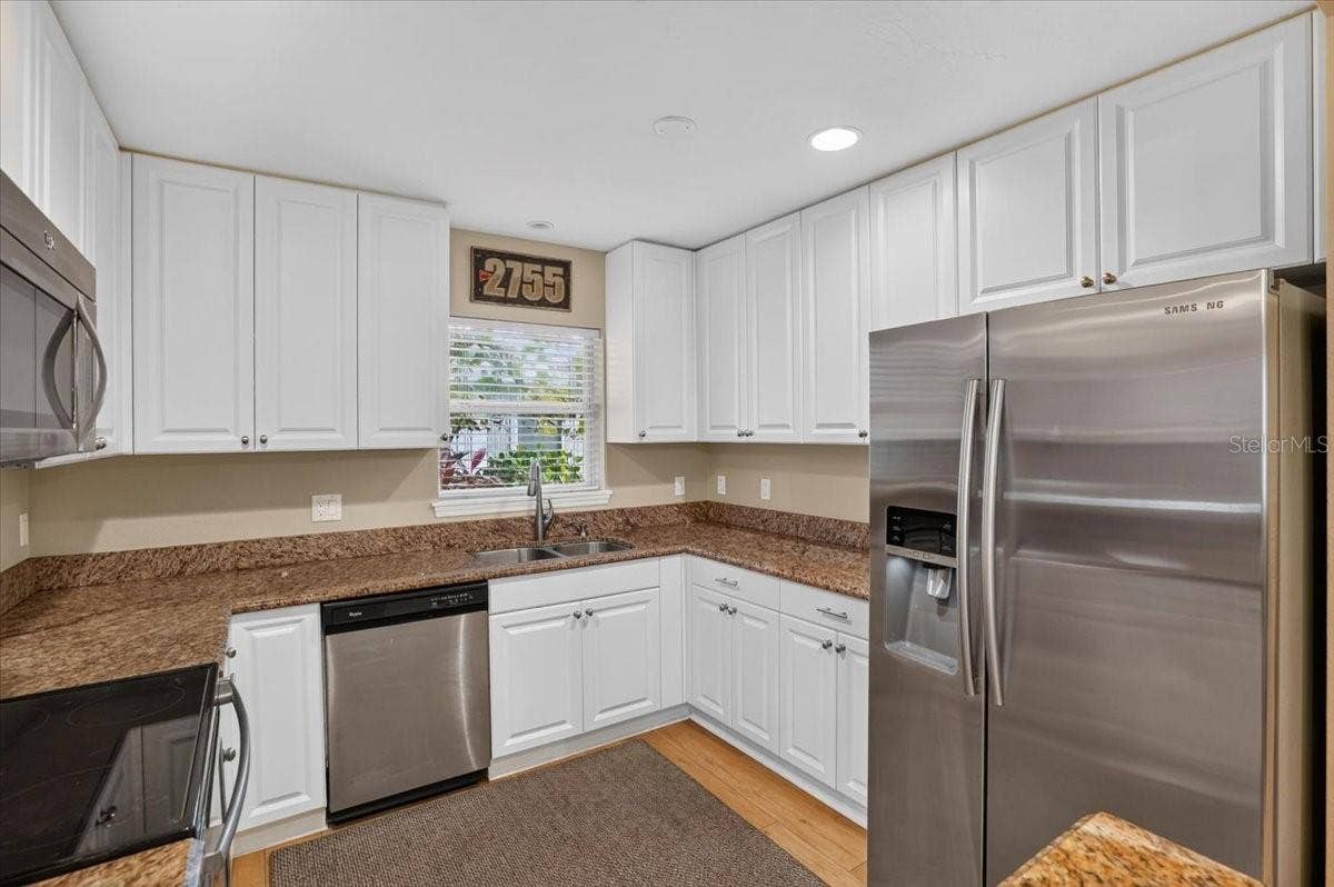 2755 S EAST AVENUE, Sarasota, FL 34239 2755 S EAST AVENUE, Sarasota, FL 34239