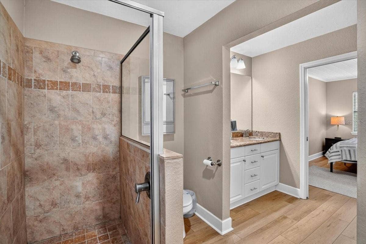2755 S EAST AVENUE, Sarasota, FL 34239 Primary Bath