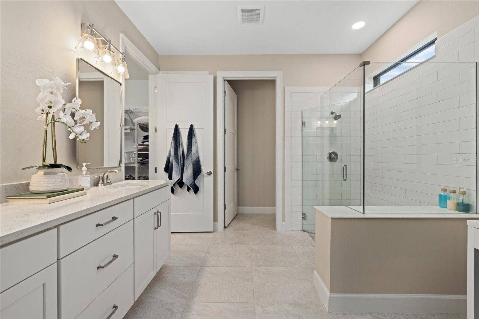 7973 GRANDE SHORES DRIVE, Sarasota, FL 34240 Primary en-suite