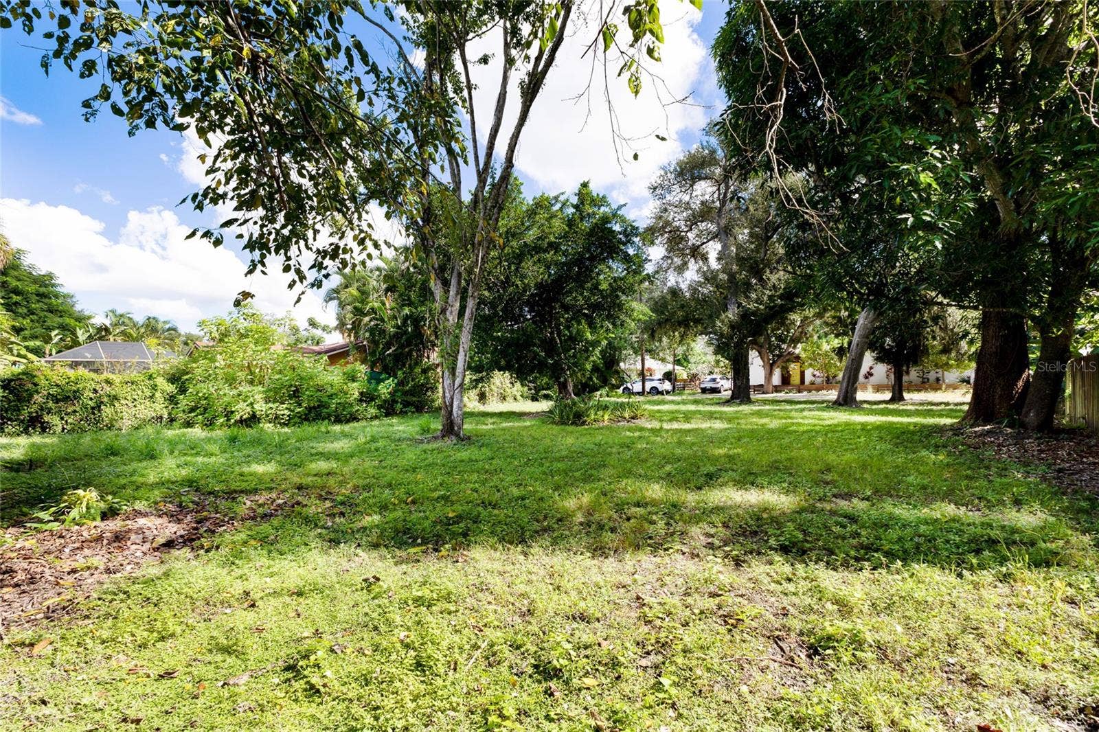 2423 HICKORY AVENUE, Sarasota, FL 34234 2423 HICKORY AVENUE, Sarasota, FL 34234
