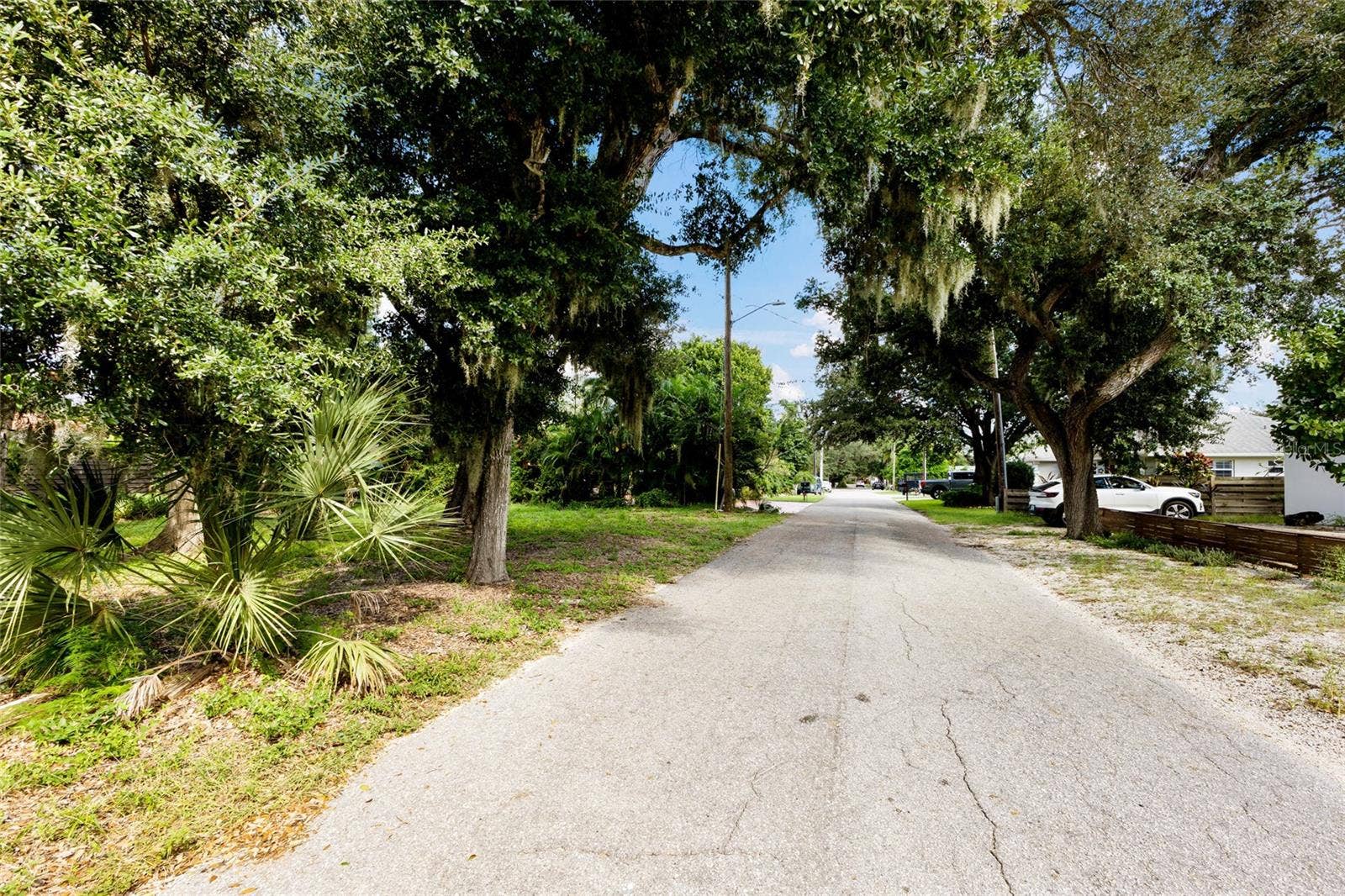 2423 HICKORY AVENUE, Sarasota, FL 34234 2423 HICKORY AVENUE, Sarasota, FL 34234