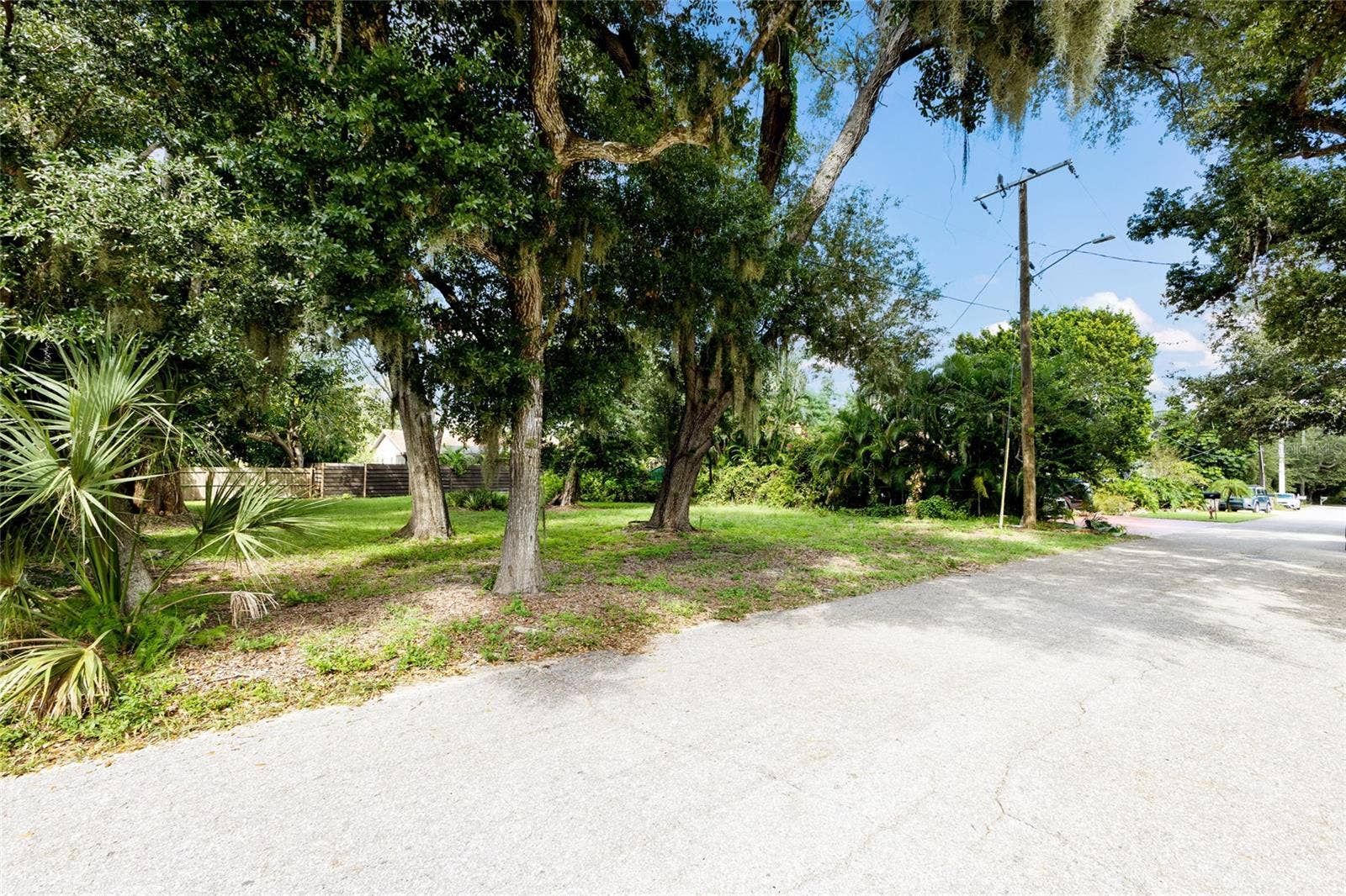 2423 HICKORY AVENUE, Sarasota, FL 34234 2423 HICKORY AVENUE, Sarasota, FL 34234