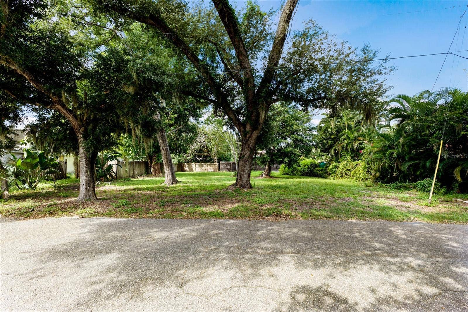 2423 HICKORY AVENUE, Sarasota, FL 34234 2423 HICKORY AVENUE, Sarasota, FL 34234