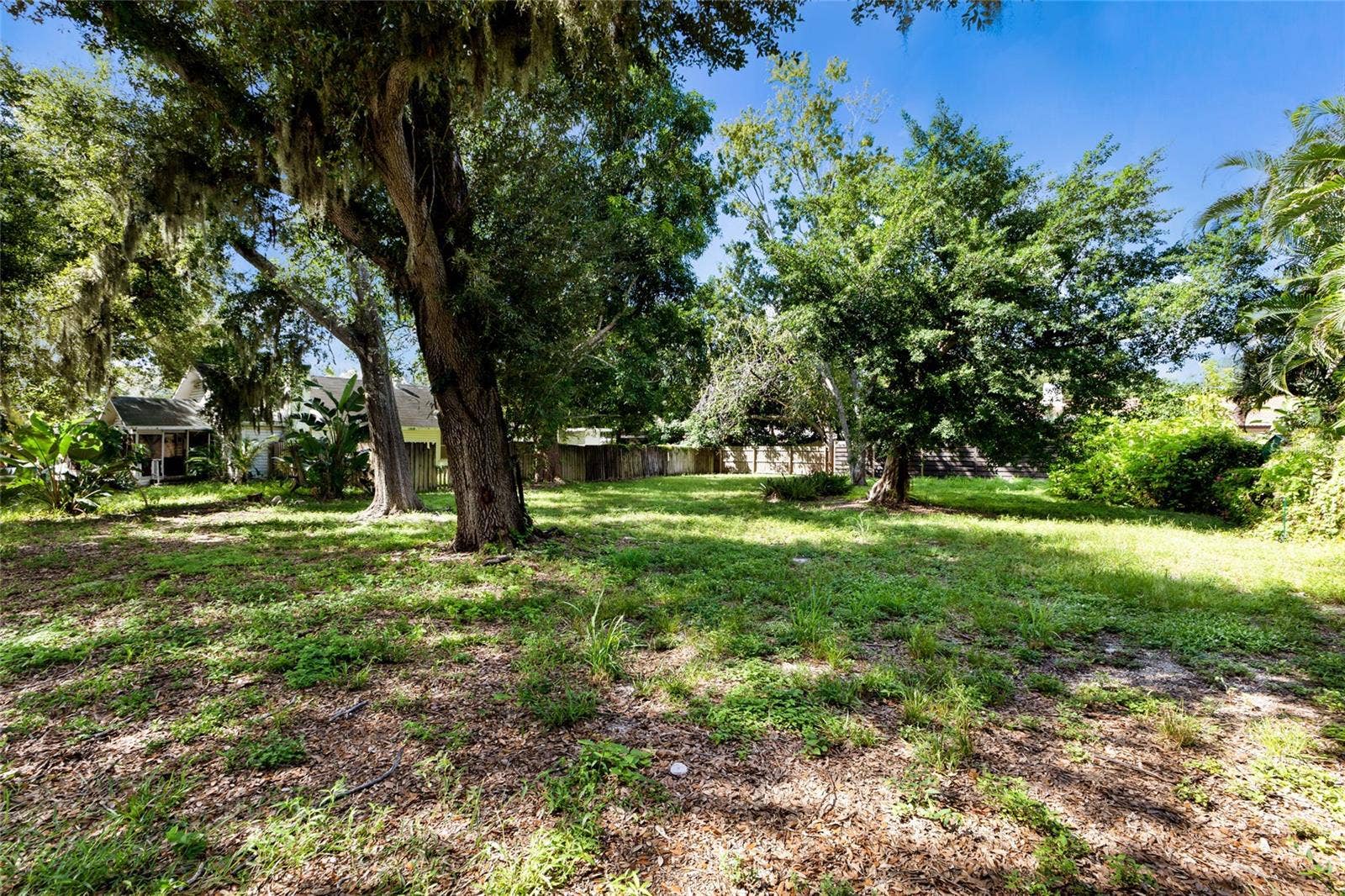2423 HICKORY AVENUE, Sarasota, FL 34234 2423 HICKORY AVENUE, Sarasota, FL 34234