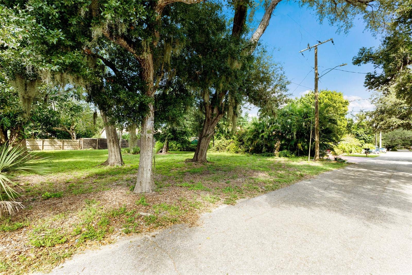 2423 HICKORY AVENUE, Sarasota, FL 34234 2423 HICKORY AVENUE, Sarasota, FL 34234