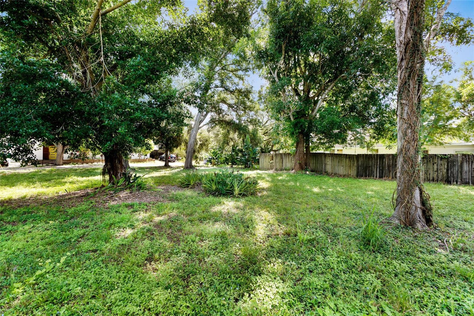 2423 HICKORY AVENUE, Sarasota, FL 34234 2423 HICKORY AVENUE, Sarasota, FL 34234