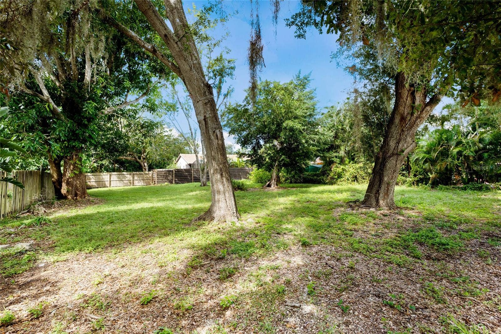 2423 HICKORY AVENUE, Sarasota, FL 34234 2423 HICKORY AVENUE, Sarasota, FL 34234