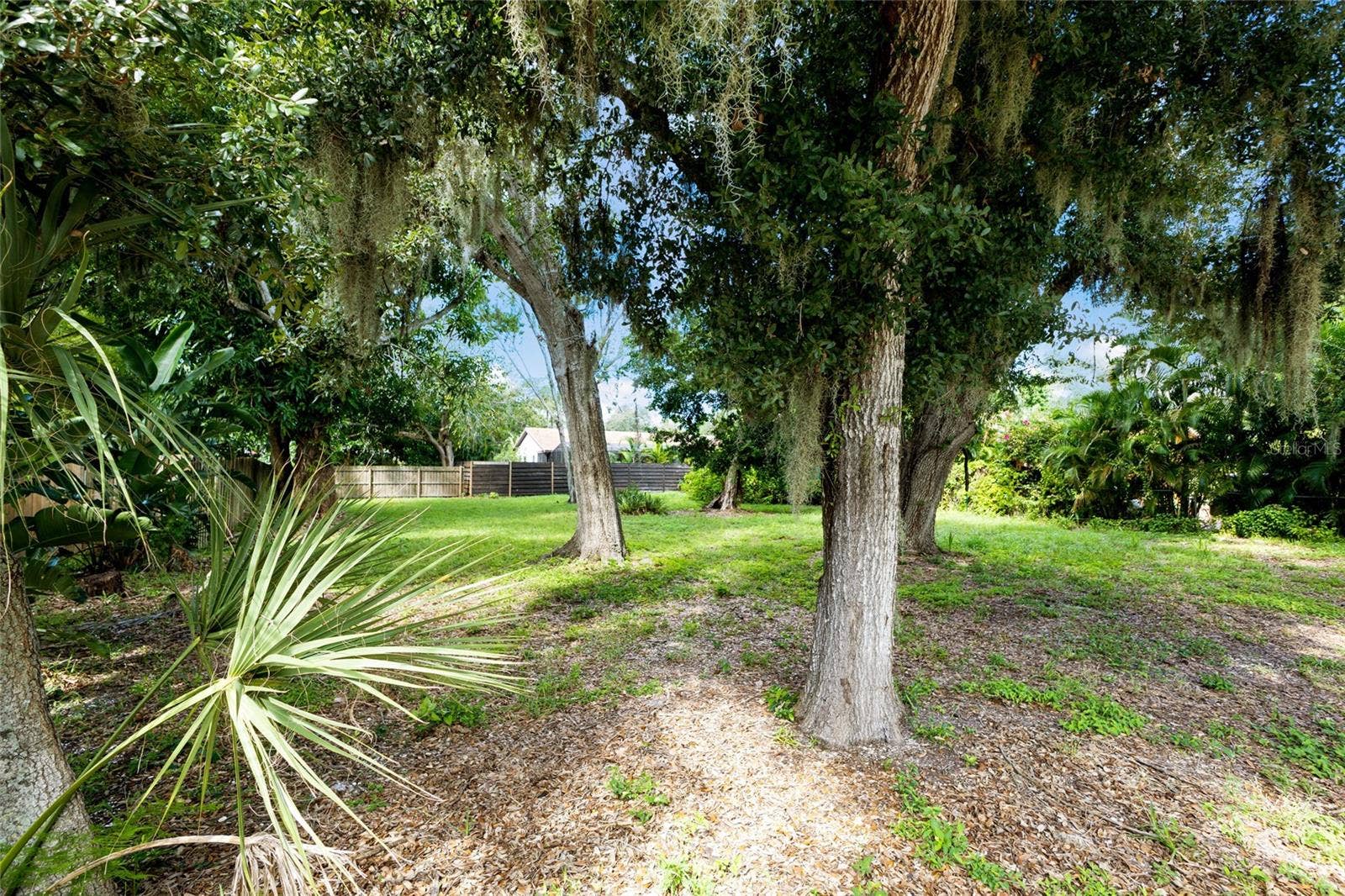 2423 HICKORY AVENUE, Sarasota, FL 34234 2423 HICKORY AVENUE, Sarasota, FL 34234