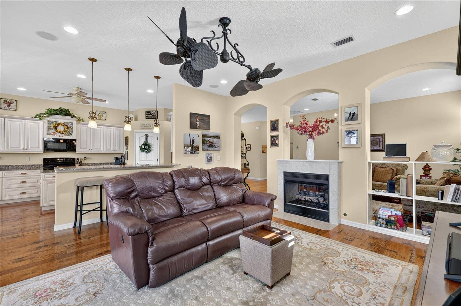 OPEN LIVING AREA