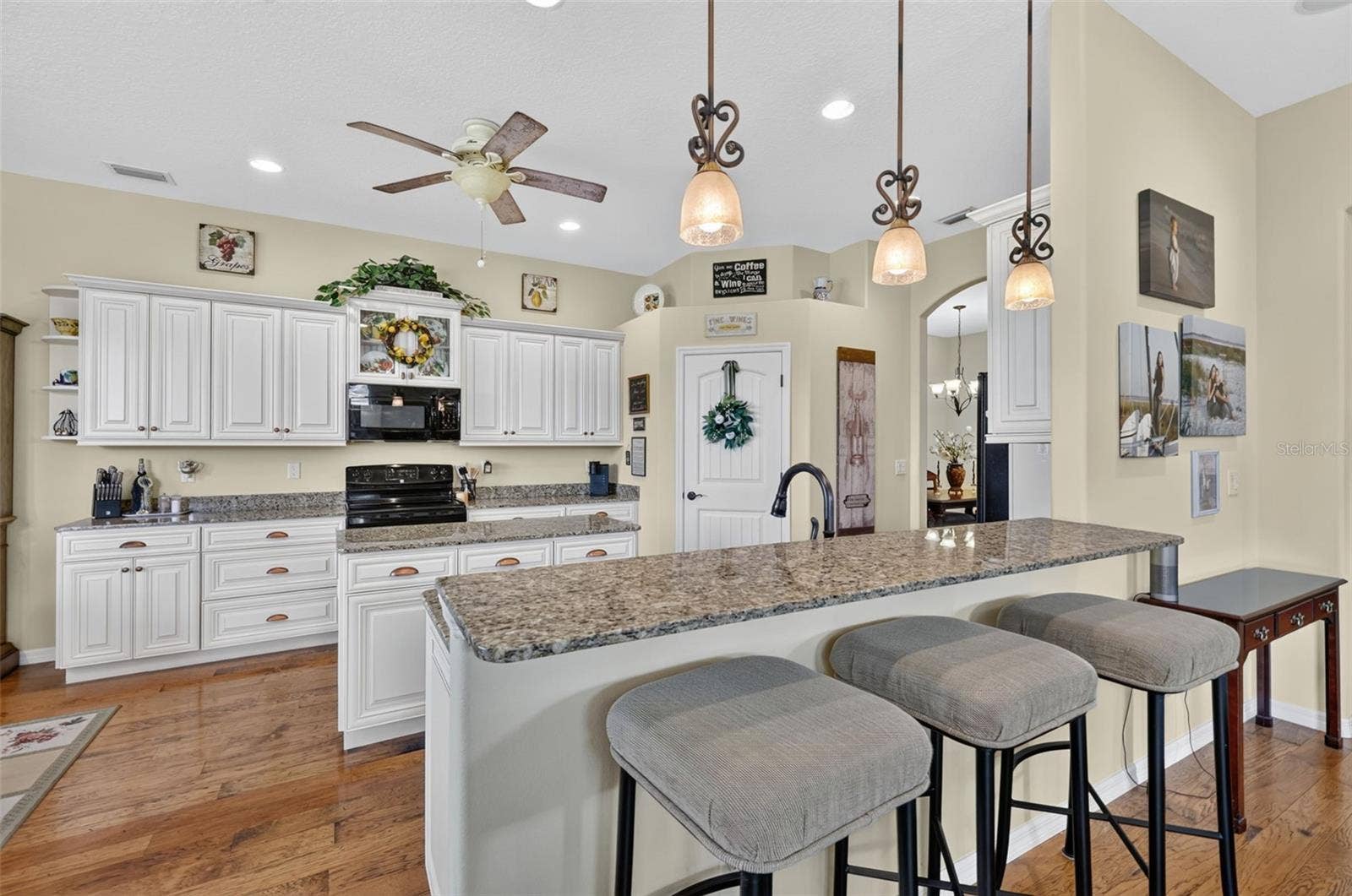 OPEN KITCHEN