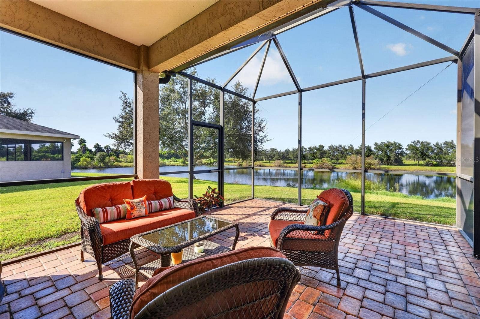 SCREENED LANAI