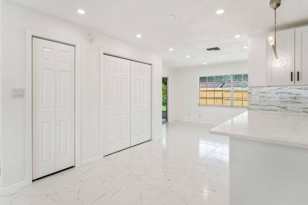31043 WILLOW BANK AVENUE, Brooksville, FL 34602 Dinette