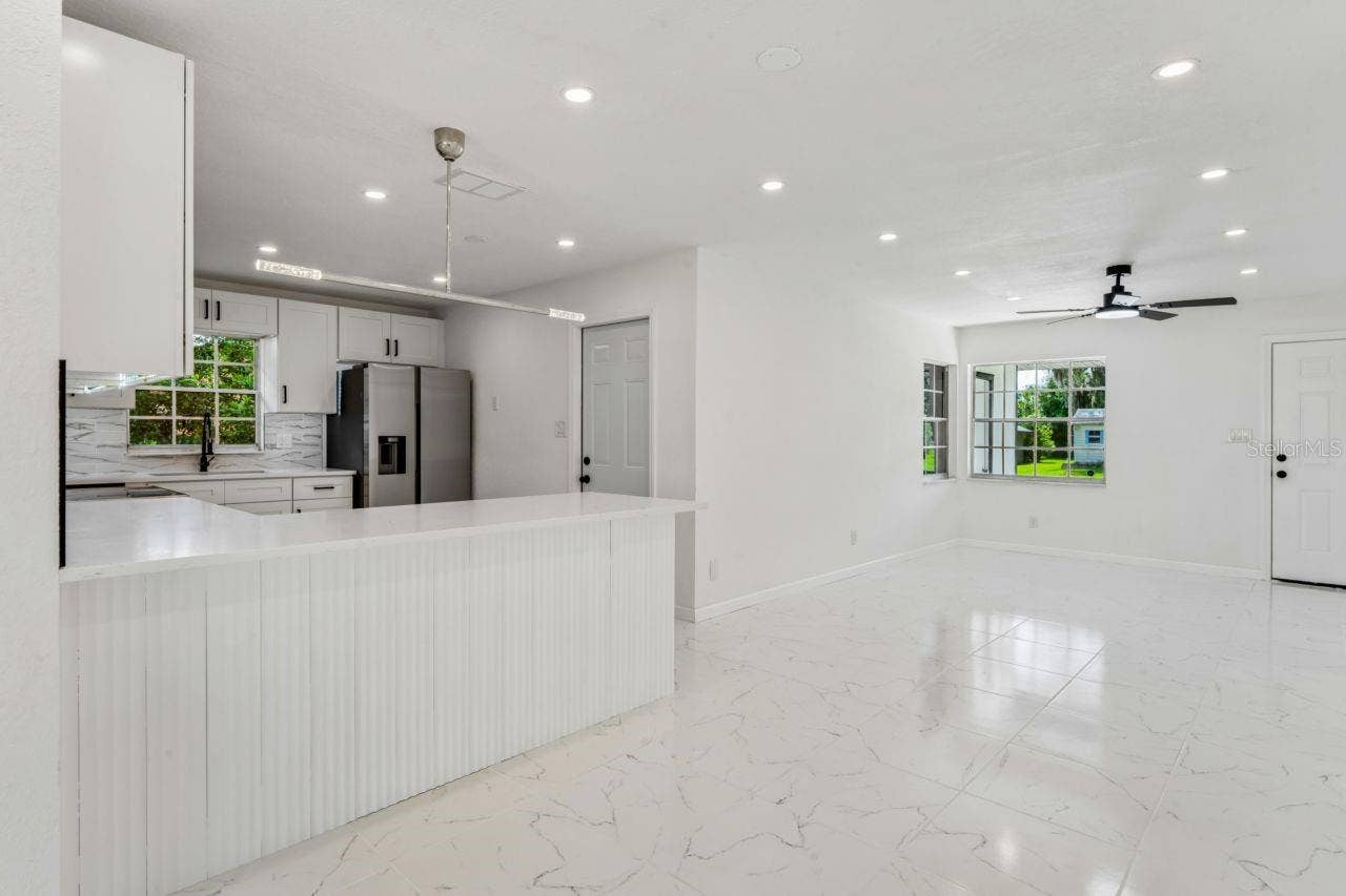 31043 WILLOW BANK AVENUE, Brooksville, FL 34602 Dinette