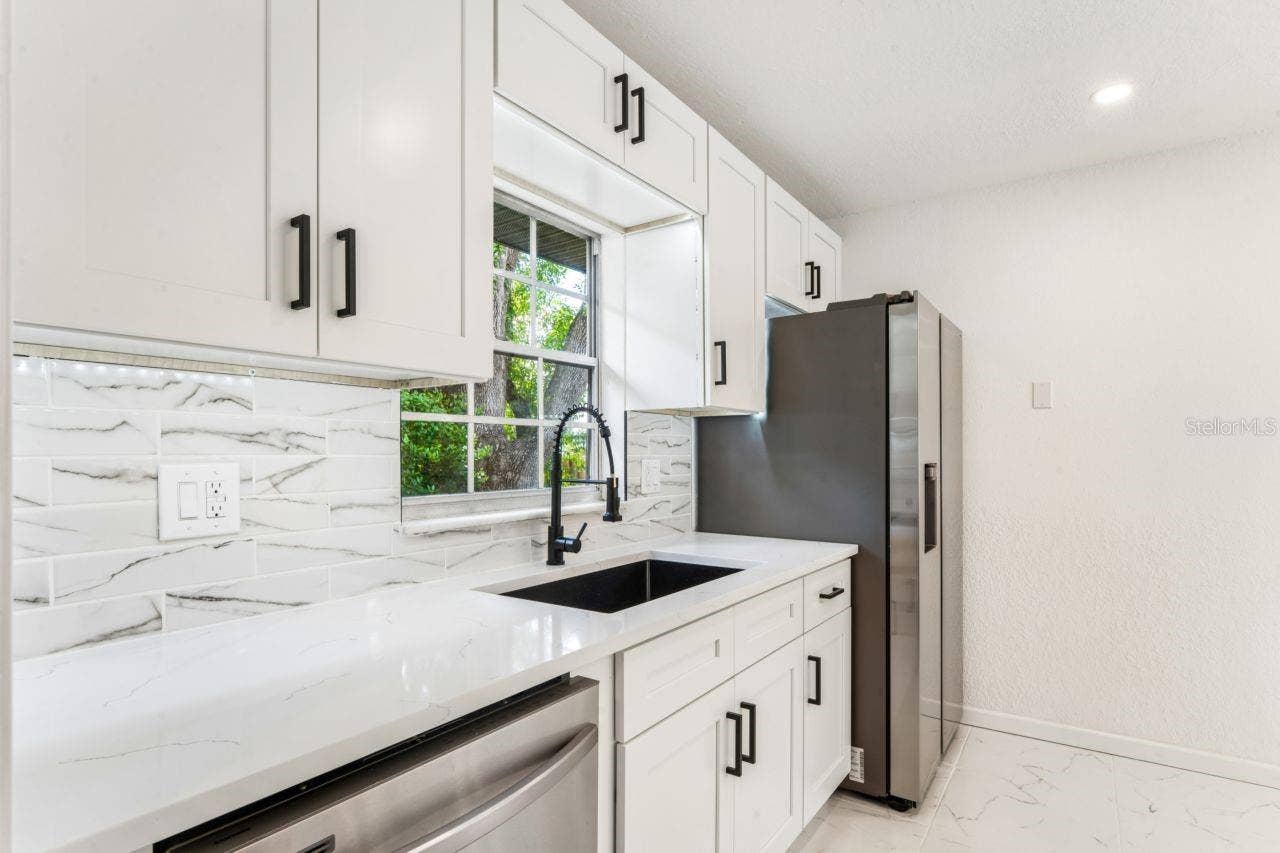 31043 WILLOW BANK AVENUE, Brooksville, FL 34602 Kitchen