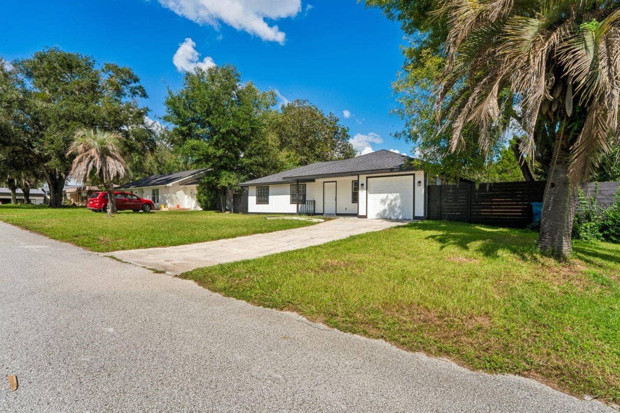 31043 WILLOW BANK AVENUE, Brooksville, FL 34602 Front View