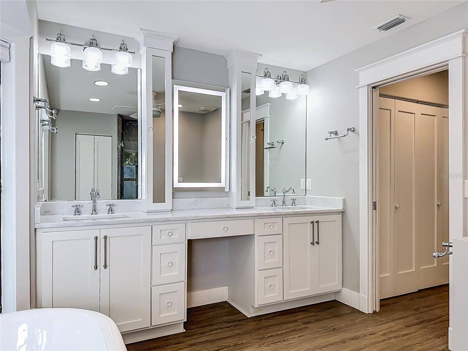 1115 MILL RUN E, Bradenton, FL 34212 1115 MILL RUN E, Bradenton, FL 34212