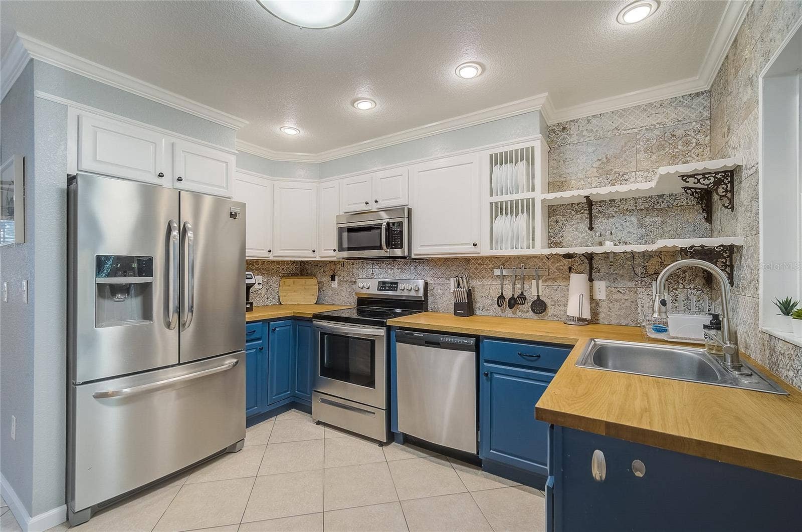 426 EAGLES NEST LANE, Sarasota, FL 34243 426 EAGLES NEST LANE, Sarasota, FL 34243