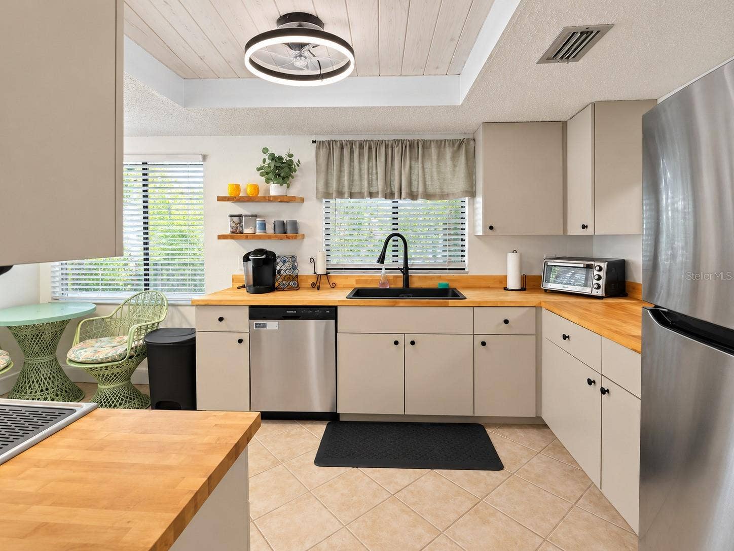 3803 SUN EAGLE LN, #203, Bradenton, FL 34210 Kitchen