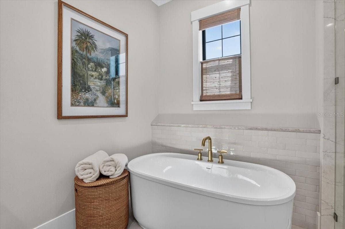 1625 RIO VISTA TERRACE, Parrish, FL 34219 Freestanding Tub.
