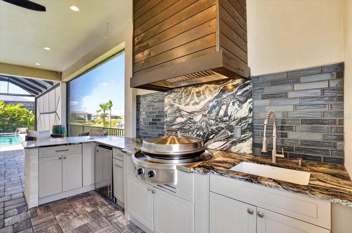 1625 RIO VISTA TERRACE, Parrish, FL 34219 Evo Grill, Perlick refrigerador, and wine chiller