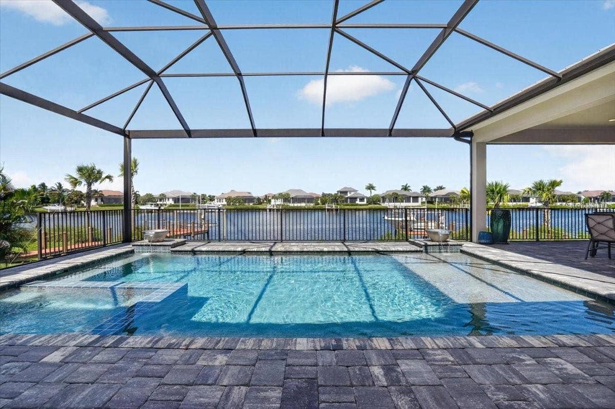 1625 RIO VISTA TERRACE, Parrish, FL 34219 22'10" x 16'4" + Sun shelf. Dual Pentair Water Bowls.