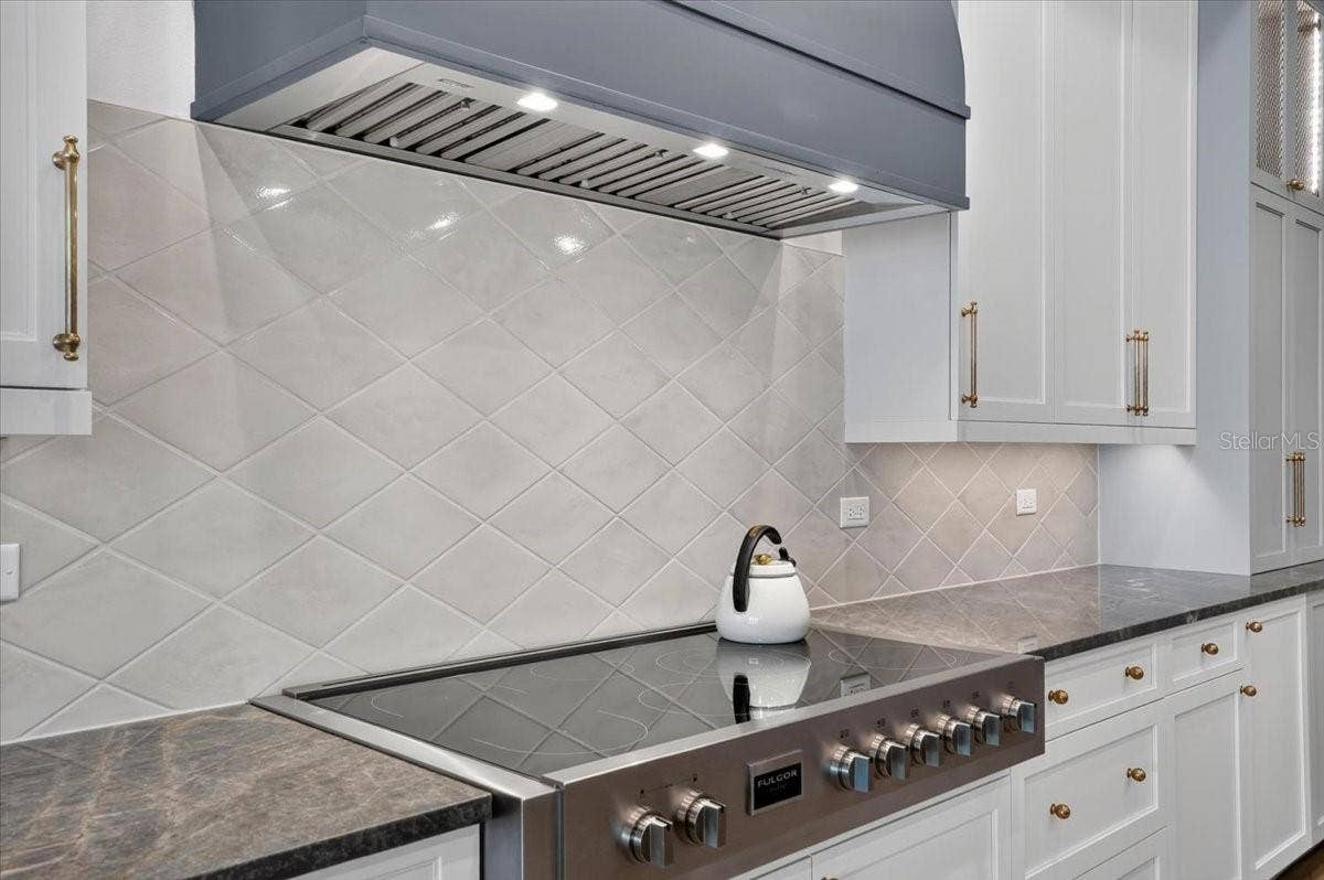 1625 RIO VISTA TERRACE, Parrish, FL 34219 7-burner, 48" Fulgor Milano induction range and custom wood hood