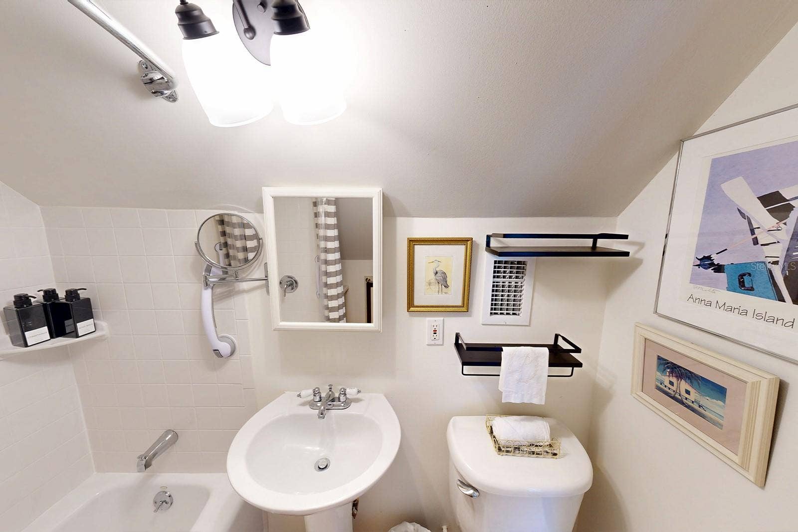 Guest quarters full bath.
