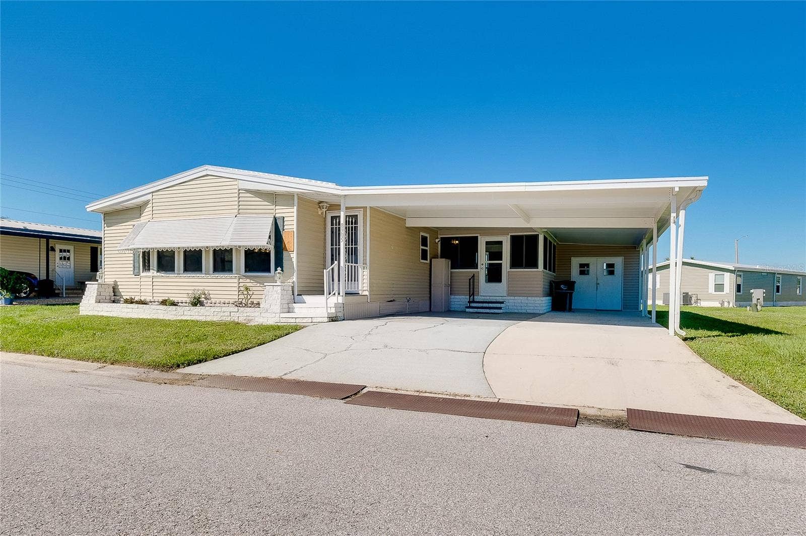 8905 34TH AVENUE E, Palmetto, FL 34221 8905 34TH AVENUE E, Palmetto, FL 34221