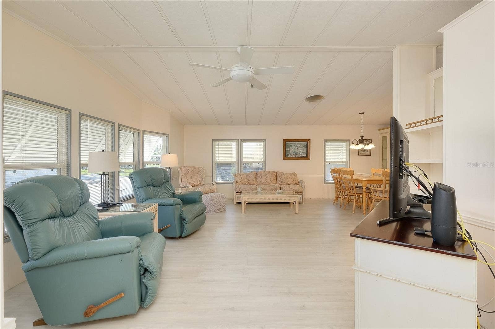 8905 34TH AVENUE E, Palmetto, FL 34221 8905 34TH AVENUE E, Palmetto, FL 34221