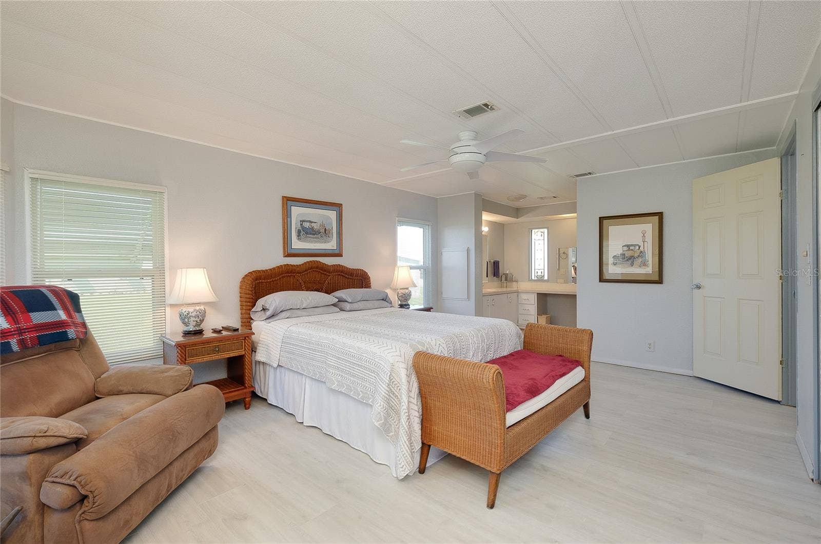 8905 34TH AVENUE E, Palmetto, FL 34221 8905 34TH AVENUE E, Palmetto, FL 34221