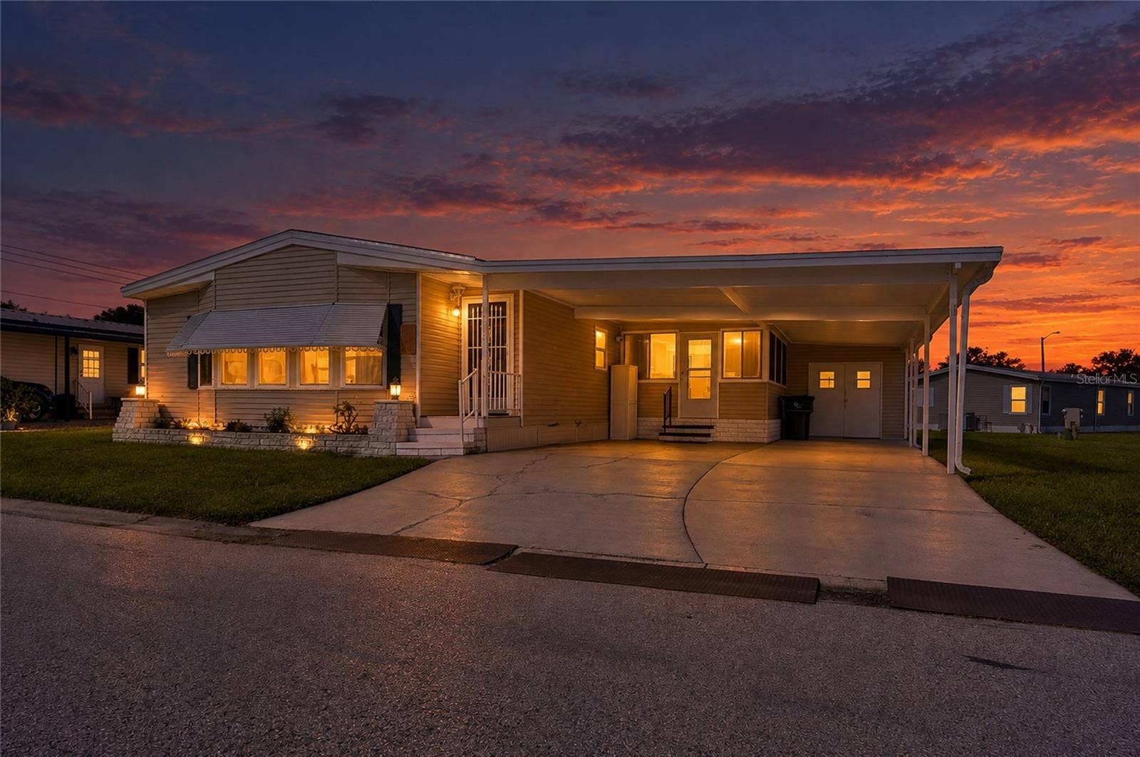 8905 34TH AVENUE E, Palmetto, FL 34221 8905 34TH AVENUE E, Palmetto, FL 34221