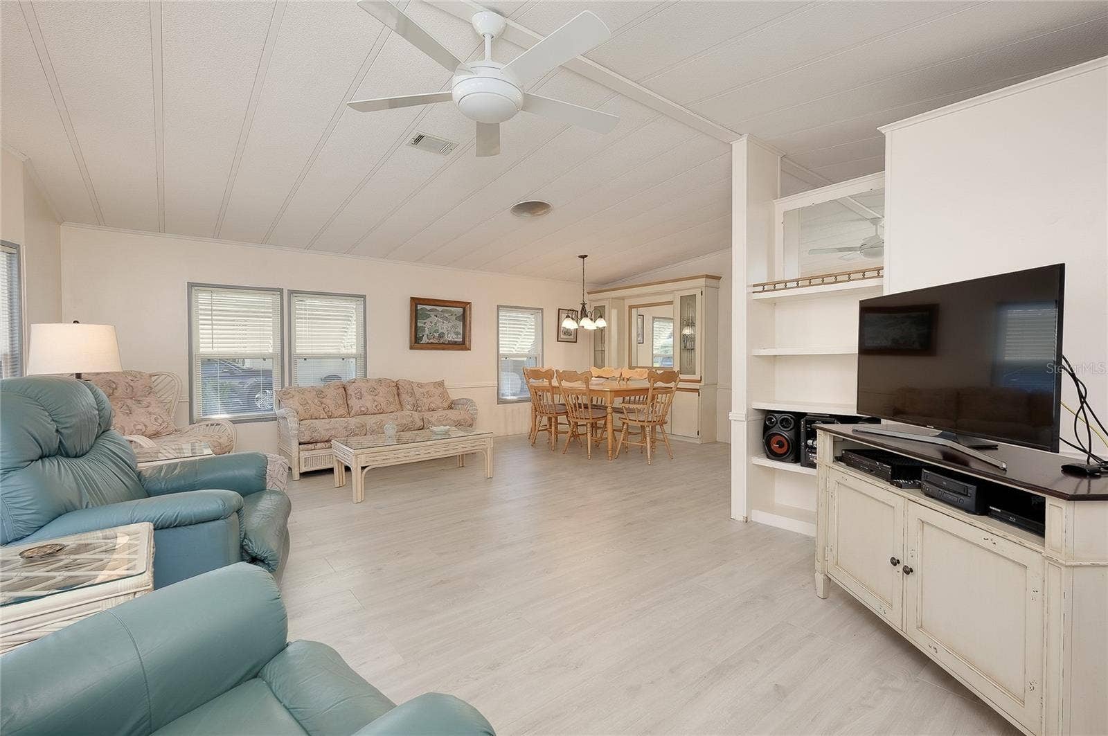 8905 34TH AVENUE E, Palmetto, FL 34221 8905 34TH AVENUE E, Palmetto, FL 34221