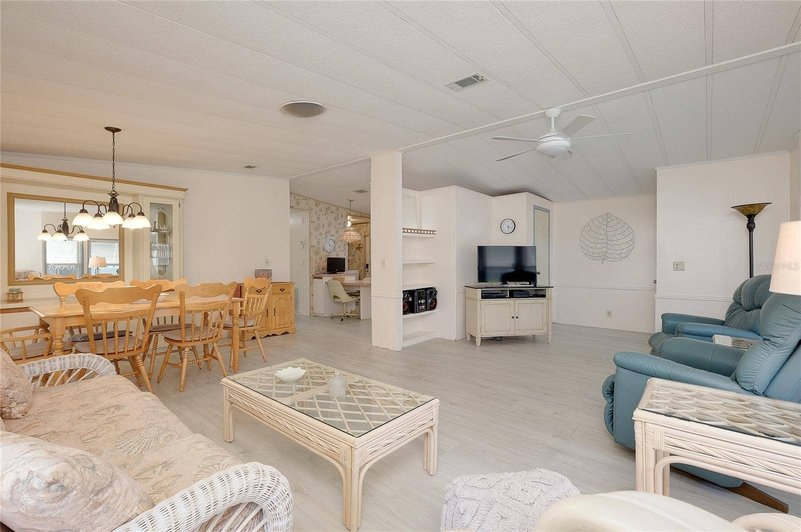 8905 34TH AVENUE E, Palmetto, FL 34221 8905 34TH AVENUE E, Palmetto, FL 34221