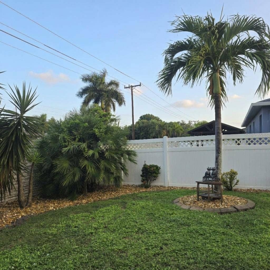 318 65TH AVENUE E, Bradenton, FL 34203 318 65TH AVENUE E, Bradenton, FL 34203