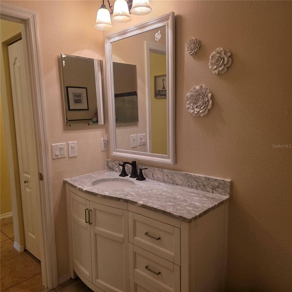 318 65TH AVENUE E, Bradenton, FL 34203 318 65TH AVENUE E, Bradenton, FL 34203