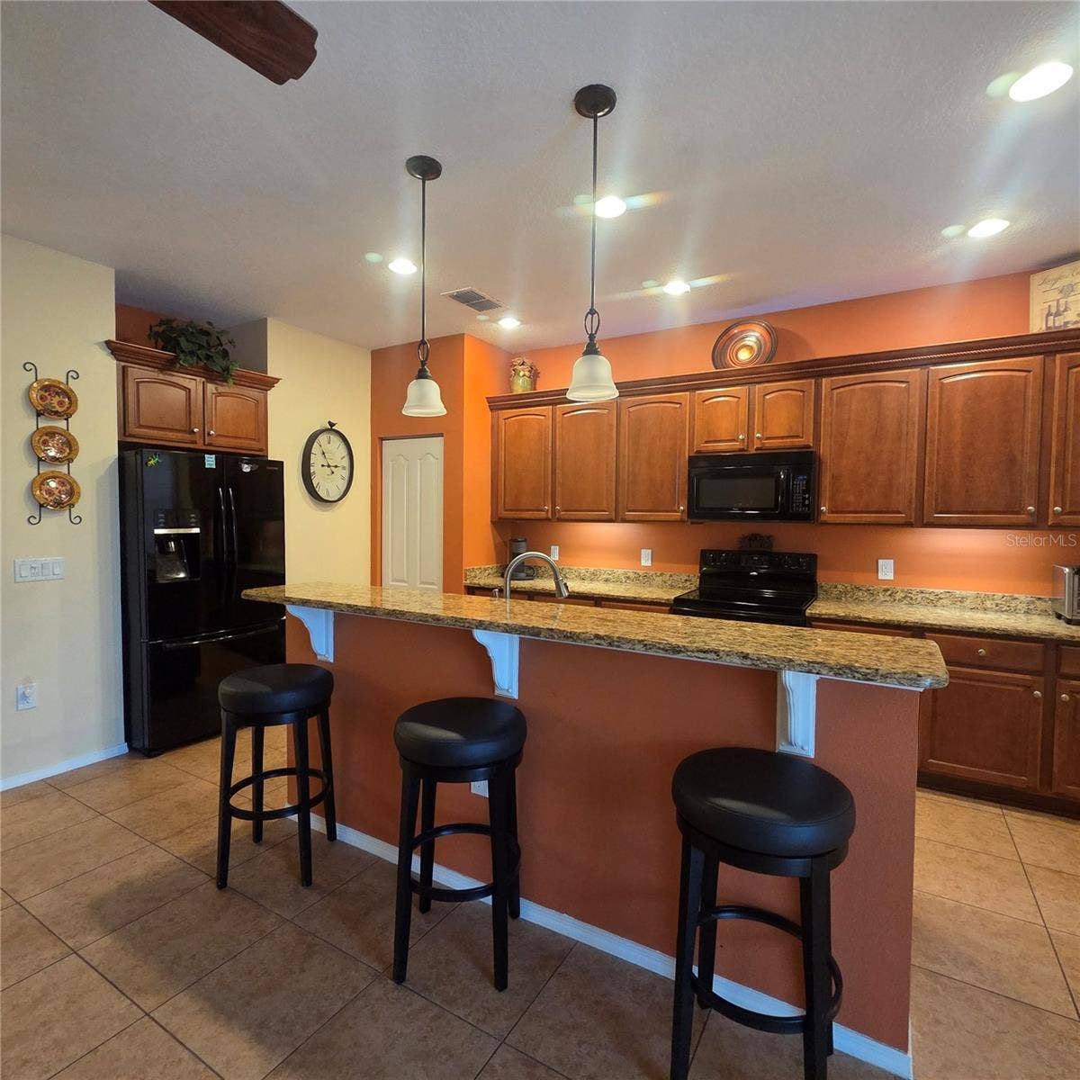 318 65TH AVENUE E, Bradenton, FL 34203 318 65TH AVENUE E, Bradenton, FL 34203