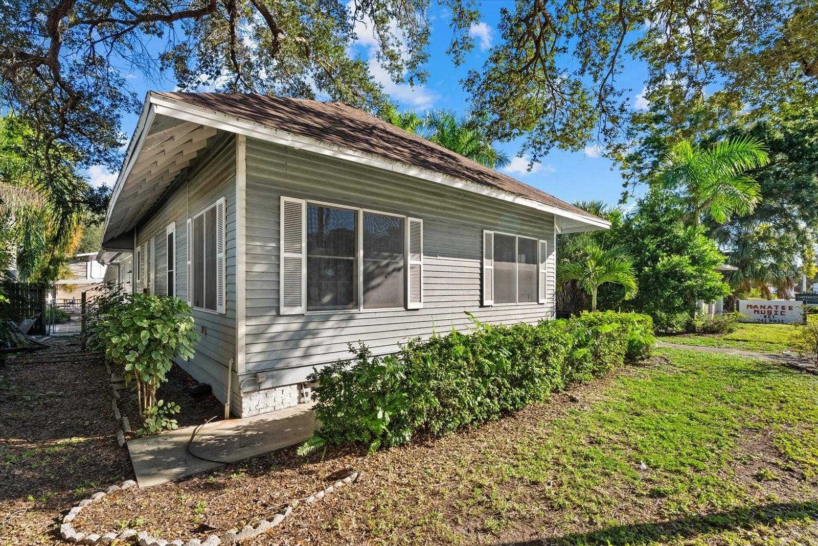 2714 MANATEE AVENUE W, Bradenton, FL 34205
